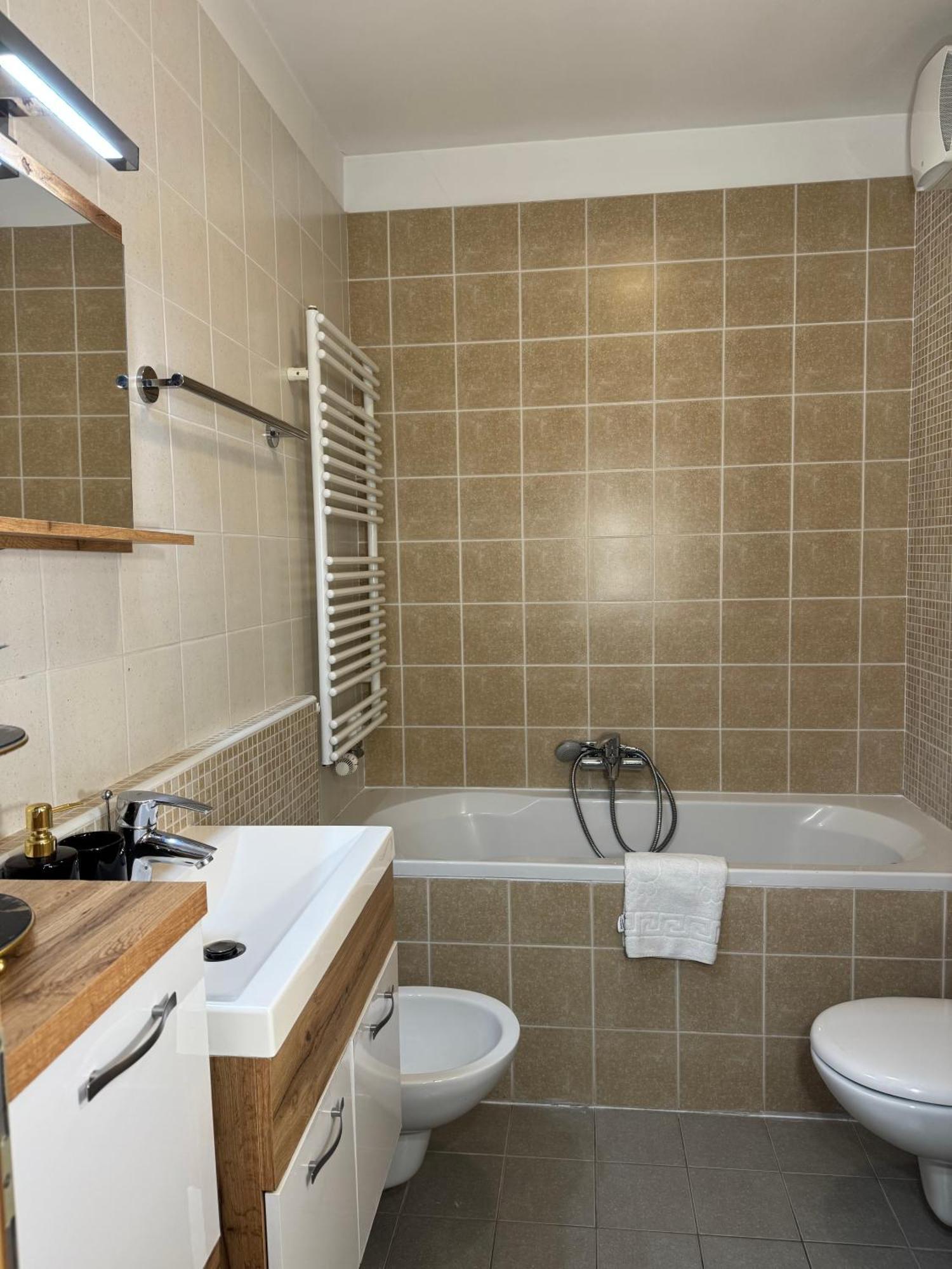 Titanium Apartment Izola Exterior foto